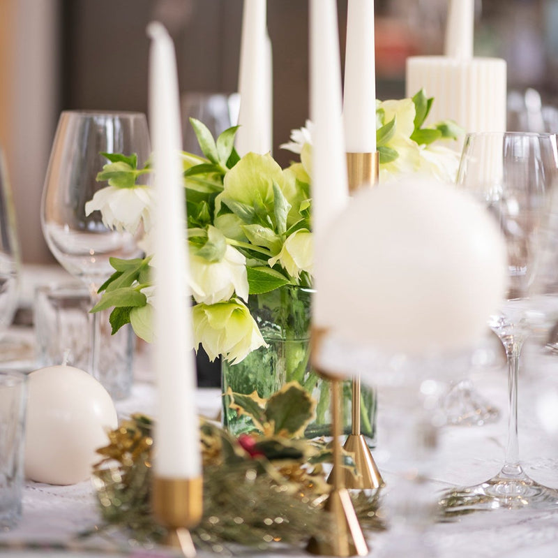 A White Christmas Table Setting for 8