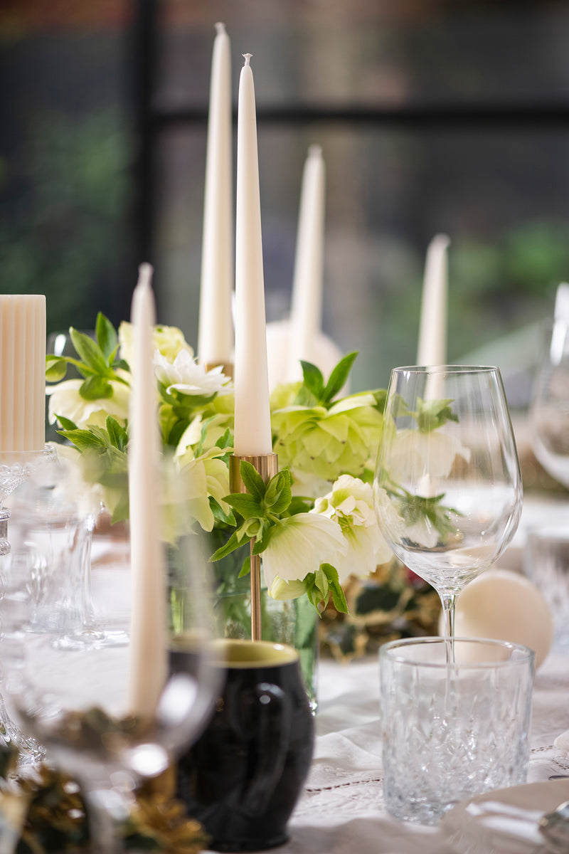 A White Christmas Table Setting for 8