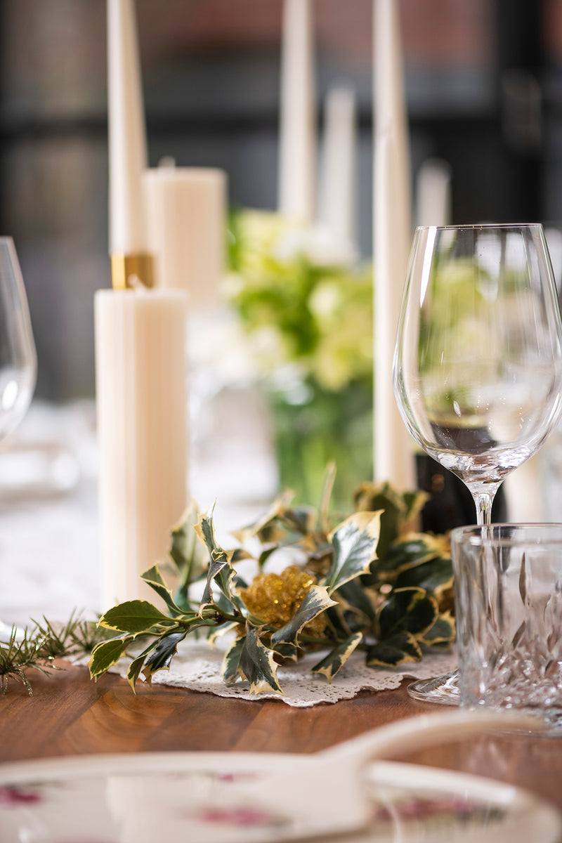 A White Christmas Table Setting for 8