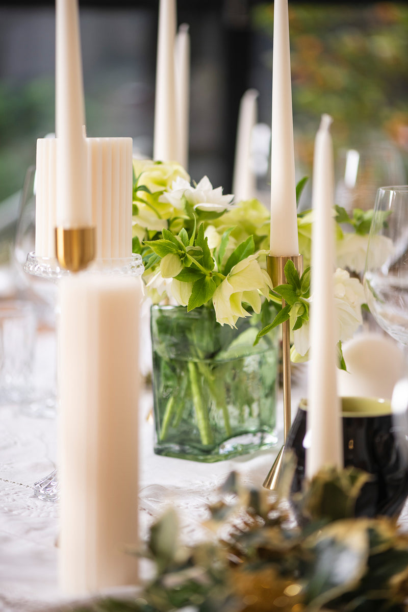 A White Christmas Table Setting for 8