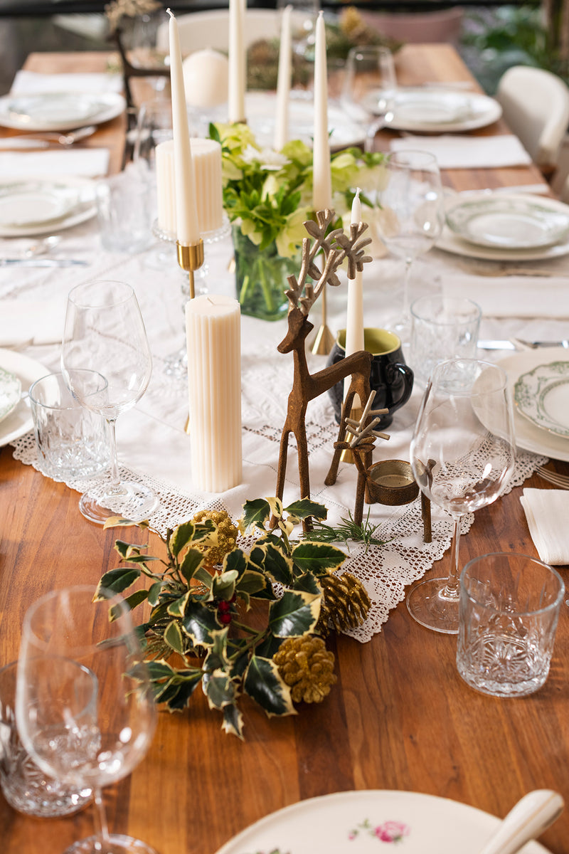 A White Christmas Table Setting for 8