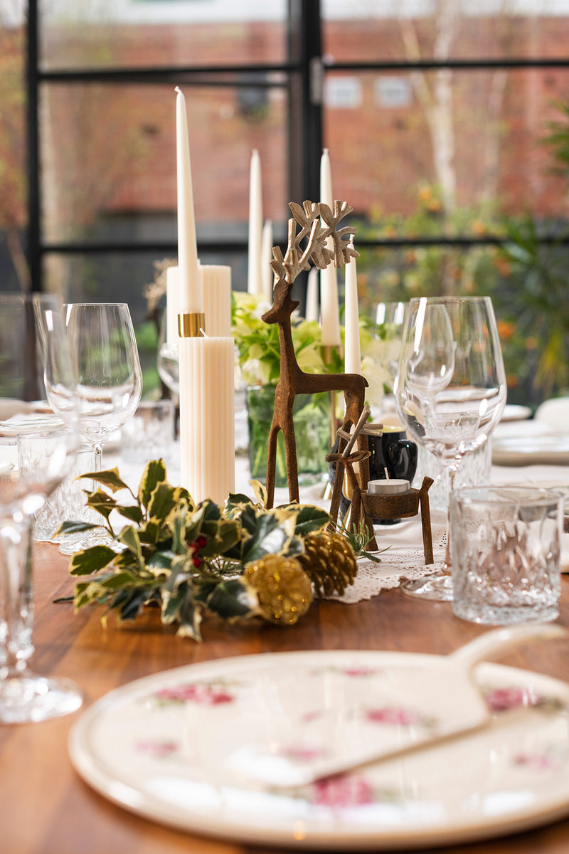 A White Christmas Table Setting for 8